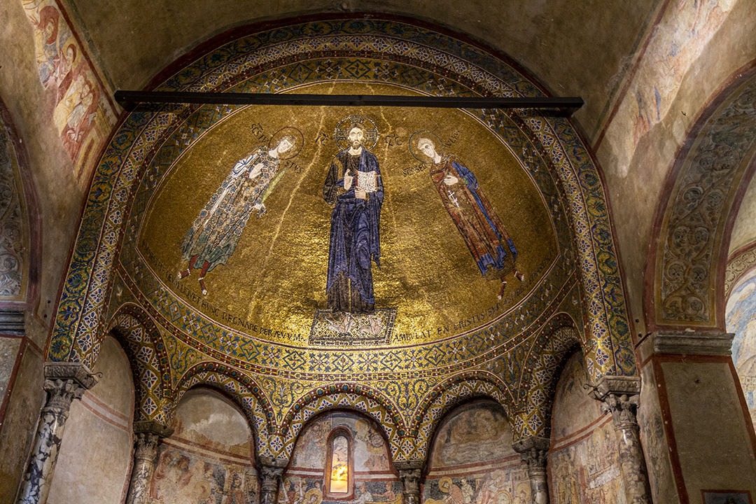 Il mosaico nell'abside nell'antico sacello di San Giusto