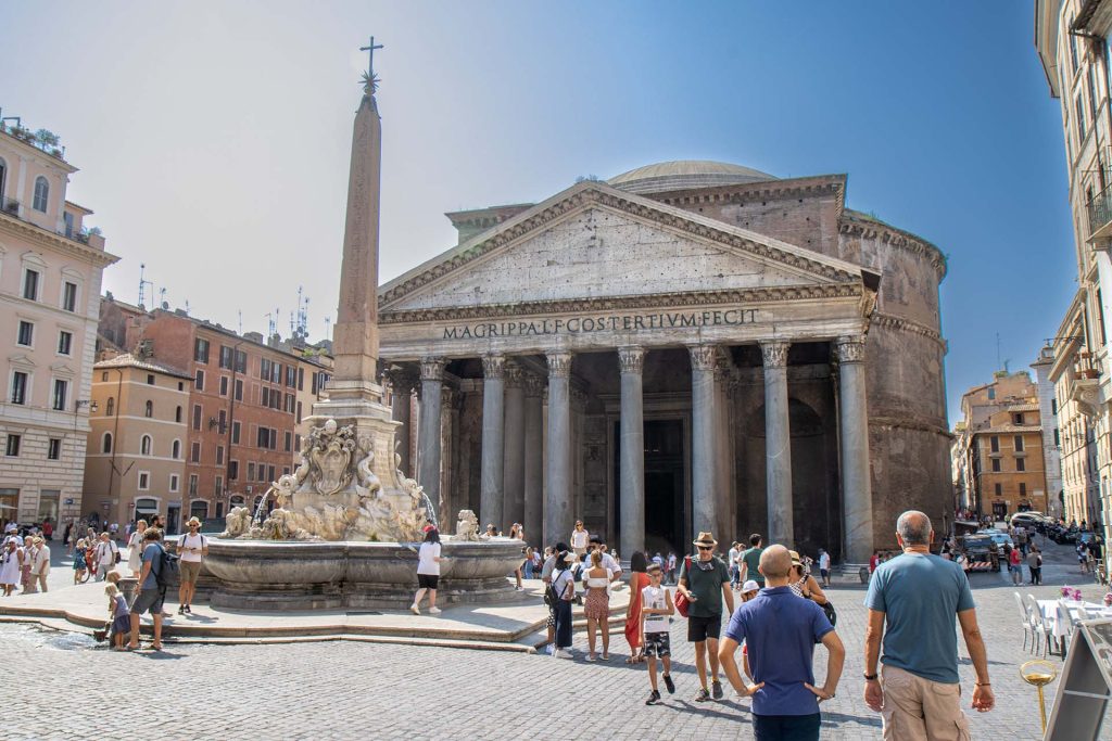 Obelischi di Roma - Piazza della Rotonda con l'obelisco e il Pantheon